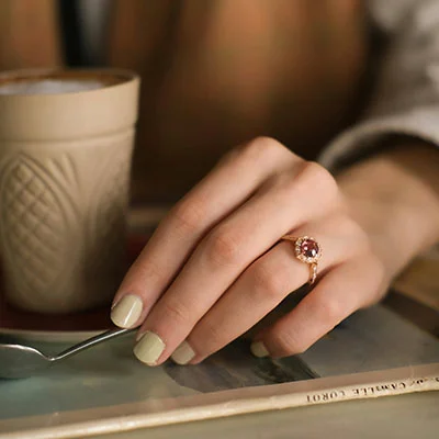 不适合养猫的属相是（属什么不能养猫）